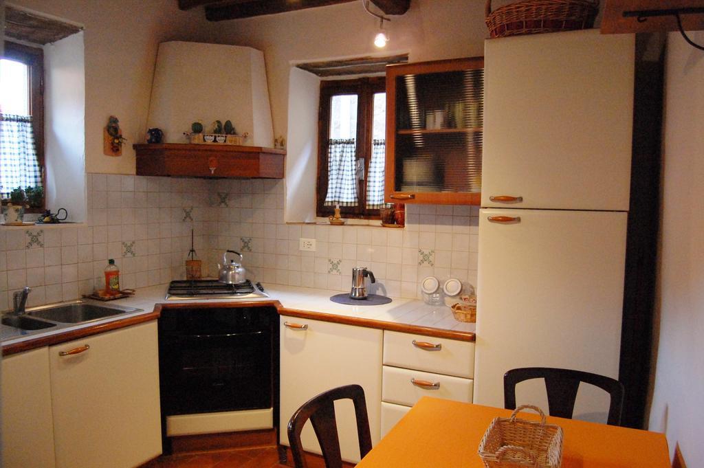 Villa Casa Webb Bagni di Lucca Habitación foto