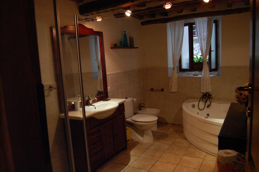 Villa Casa Webb Bagni di Lucca Habitación foto