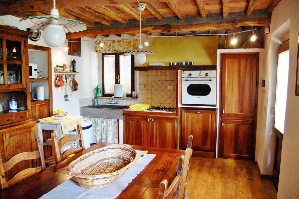 Villa Casa Webb Bagni di Lucca Habitación foto